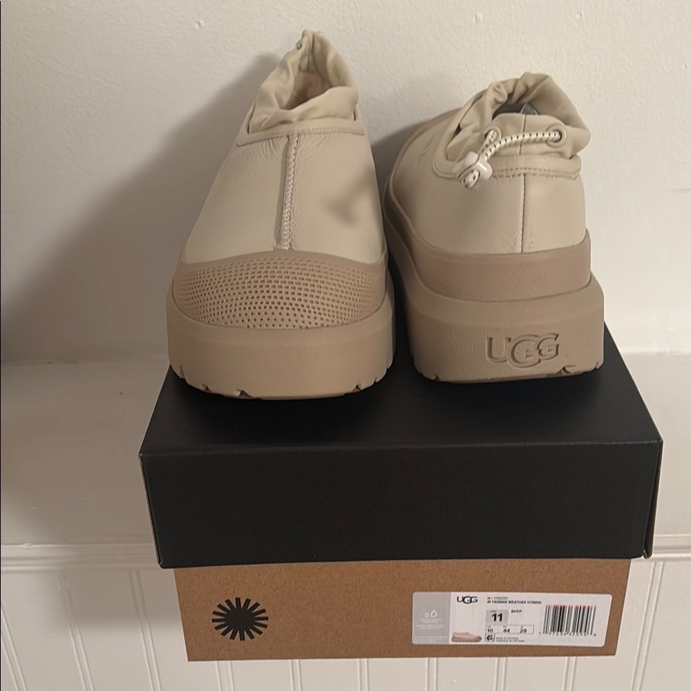 UGG Men's Boots in Cream and Tan
